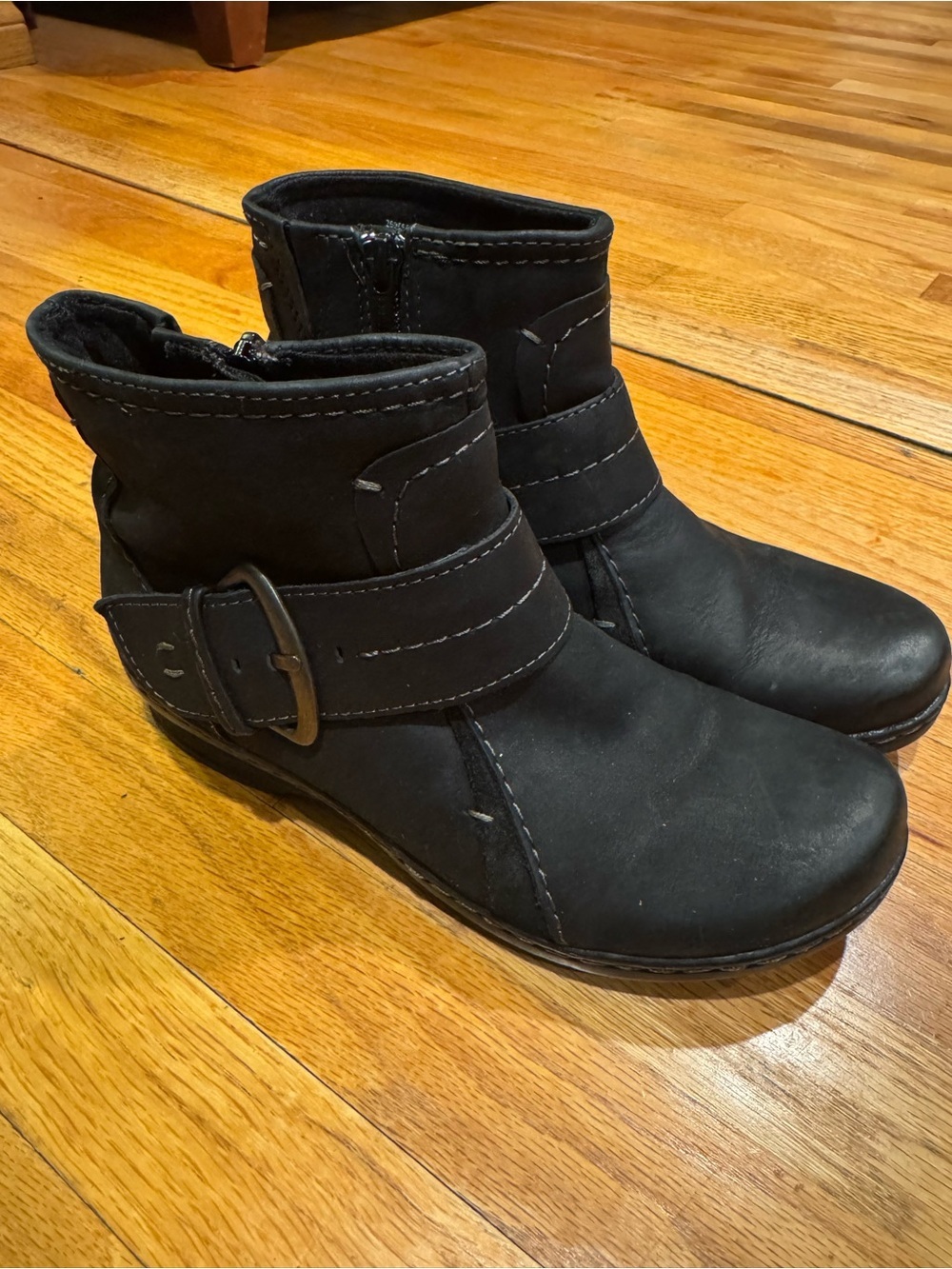 Clarks Booties Women’s Size 6.5